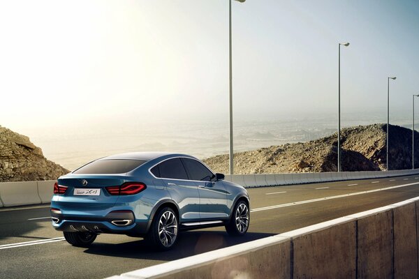 Desktop wallpaper Blue BMW on a mountain road