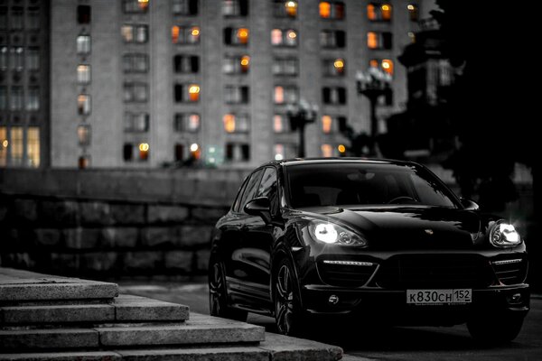 Course sur la ville de nuit dans le quartier kanavinsky de Nijni Novgorod