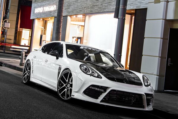 Fond d écran porsche panamera blanc tuning