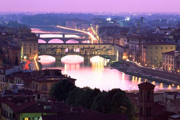 Italien. Florenz. Die Nacht. Eine Brücke