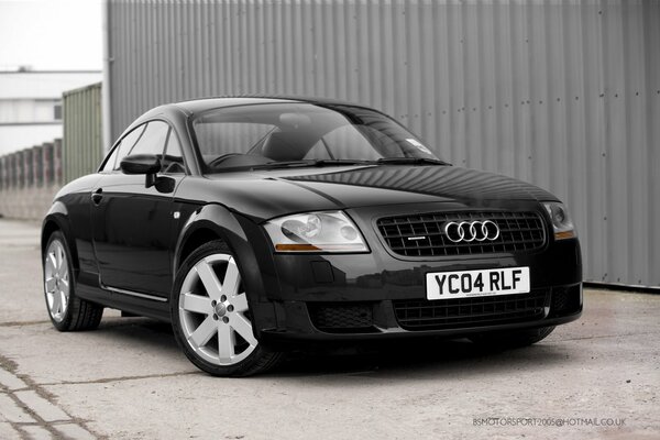 Voiture de sport noire audi tt mk1