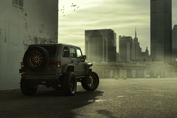 Jeep is an SUV racing through the desert just right