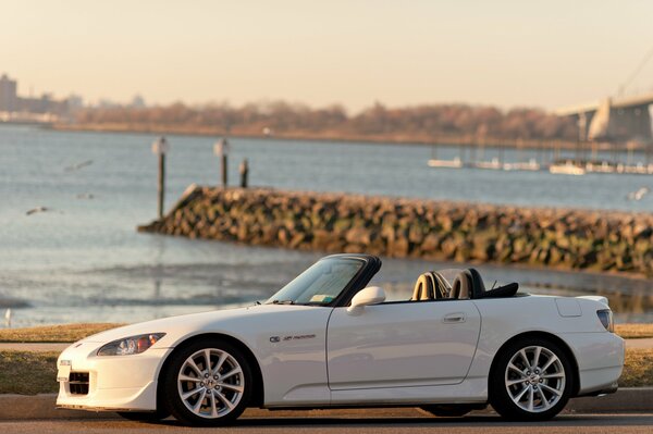 Honda S2000 Cabriolet, bianco Honda S2000 Cabriolet, Honda Cabriolet sul lago, Honda Cabriolet sulla baia