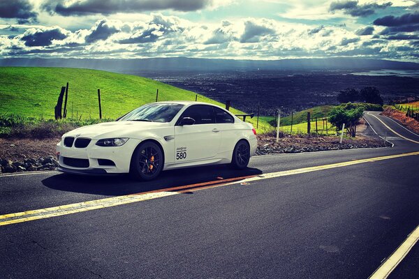 Tuning Bmw dans les rayons du soleil d été