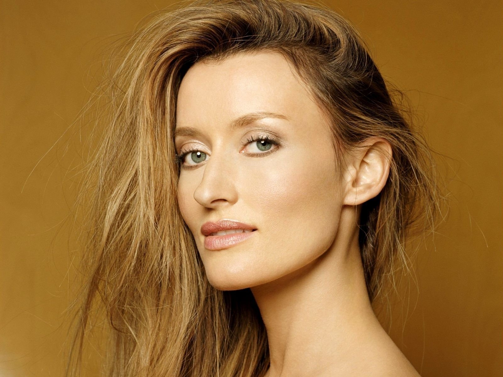 natascha mcelhone natasha mcelhone attrice sfondo faccia sorriso occhi verdi rossa capelli ritratto sguardo occhi modelle ragazze donne