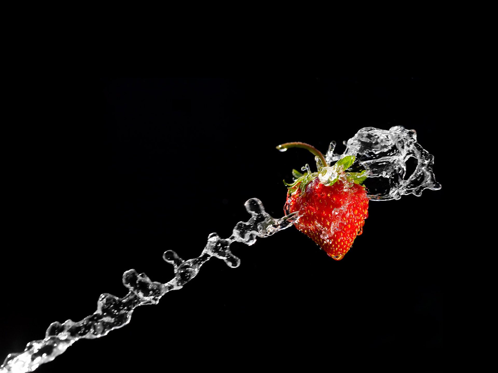 fraise minimalisme nourriture eau qualité fond fond noir éclaboussures baie fruits