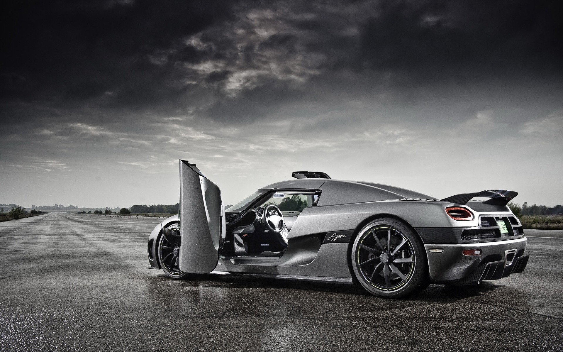 koenigsegg pista koenigsegg lluvia agera supercar auto coche perfil puertas abiertas gris nublado coche gris llantas volante cielo coche coche fresco coche deportivo carretera coche deportivo vehículos vehículos