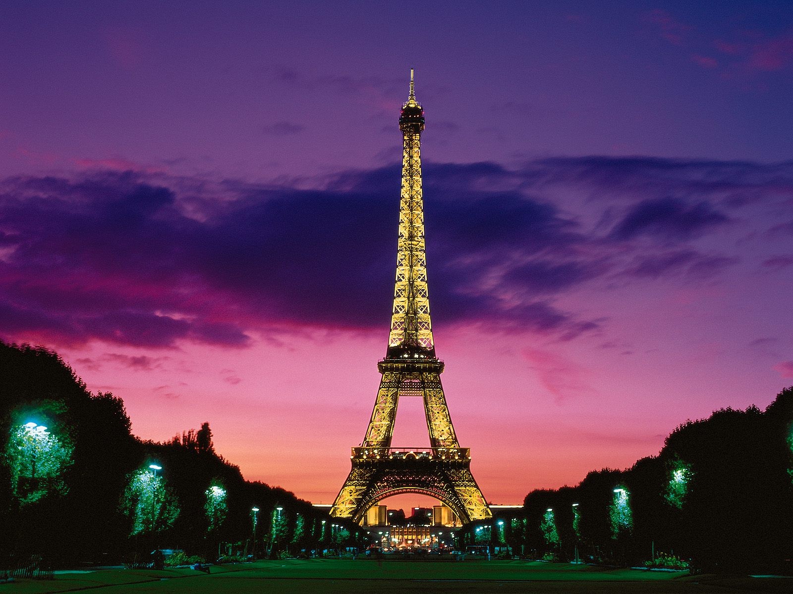 paris eiffel tower lighting