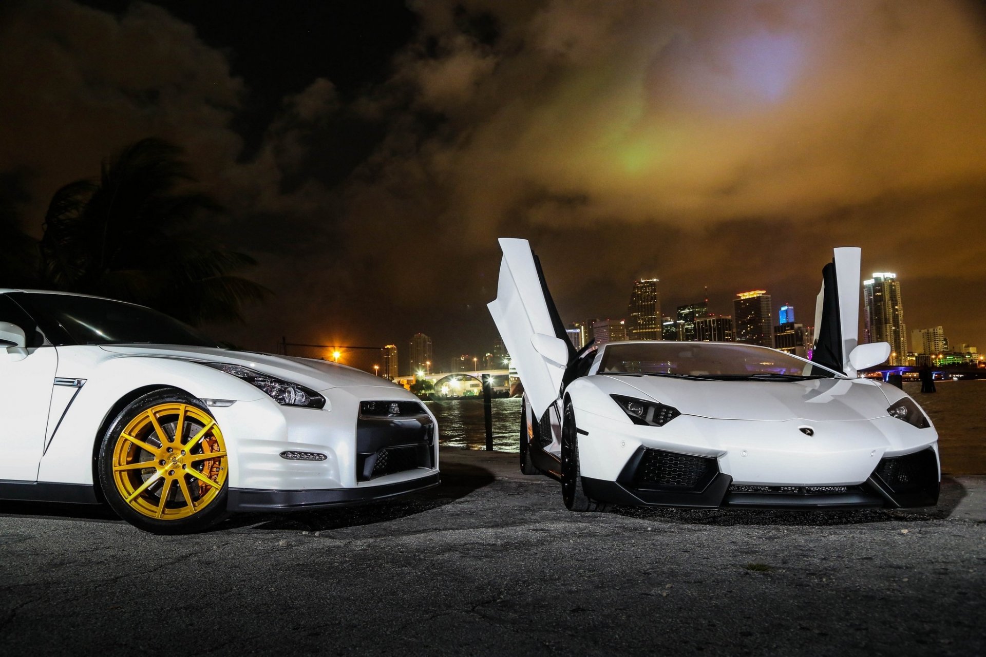 nissan gt-r r35 lamborghini aventador lp700-4 bianco nissan gtr lamborghini avetador luci di notte