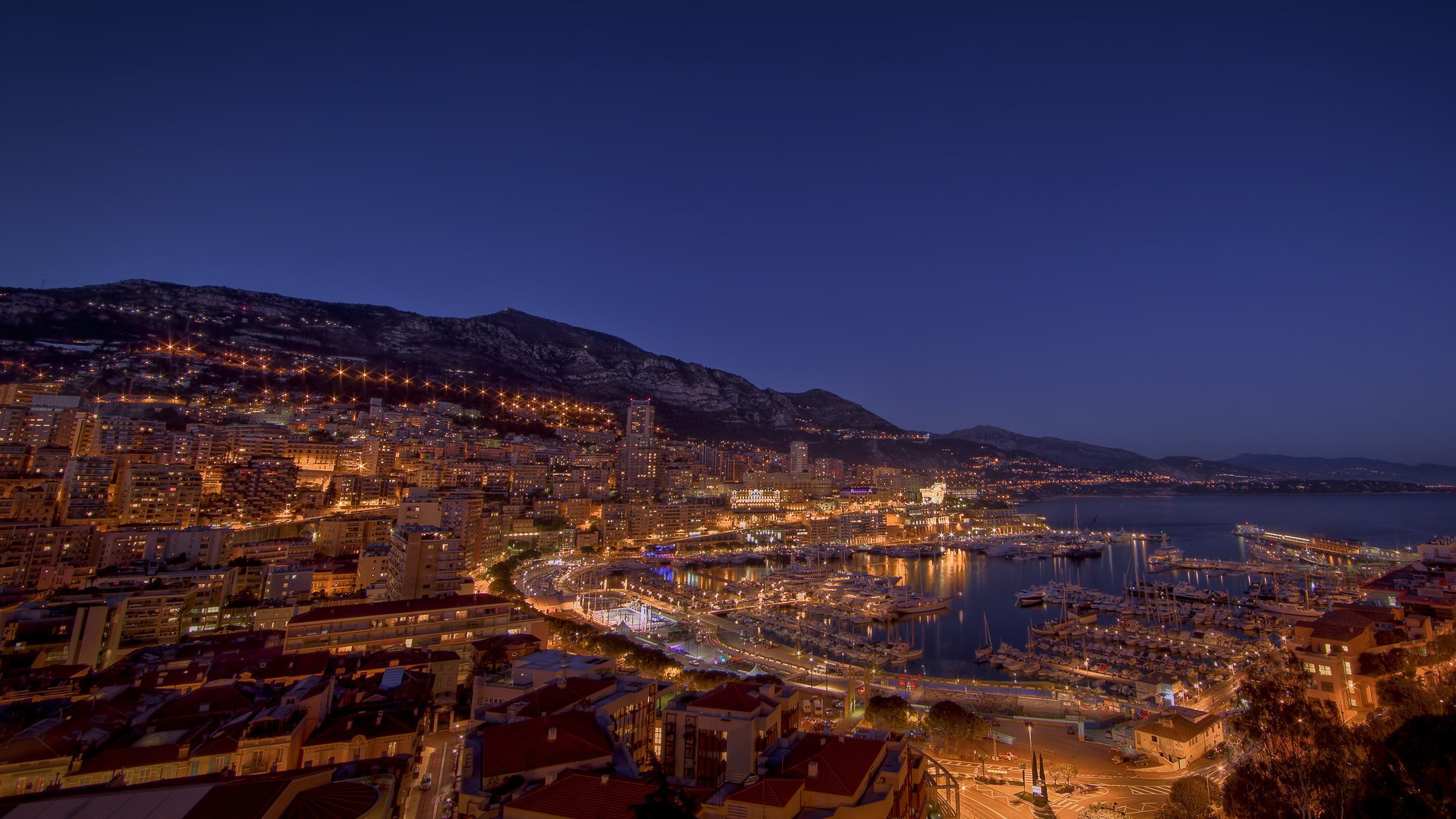 villes de nuit fonds d écran full hd 2560x1440 panorama fonds d écran full hd derrière pays pays maisons ville côtière soirée lumières baie vue montagnes quai navires quai baie villes nuit