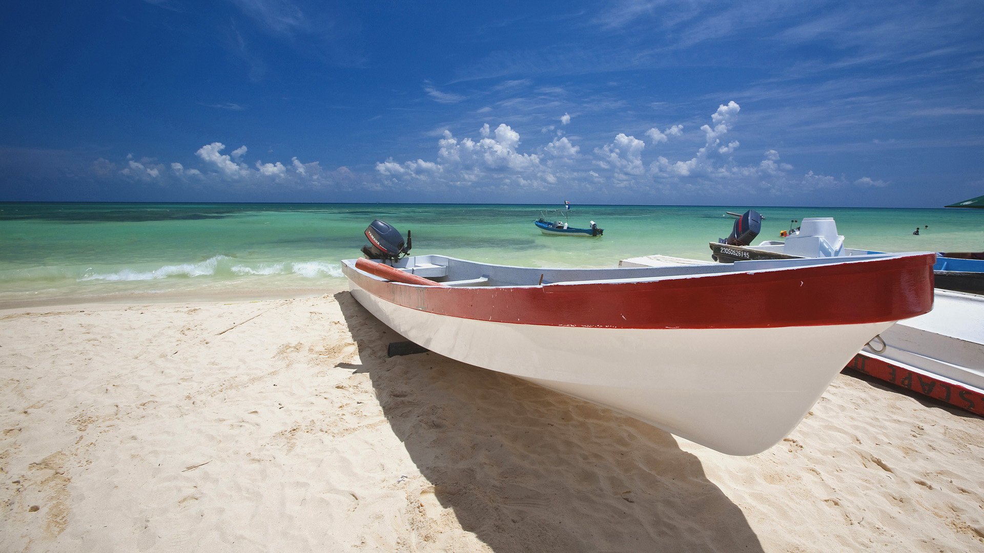 mare barca costa orizzonte surf onde estate impronte sulla sabbia sabbia cielo nuvole costa azzurra spiaggia costa barche motoscafi