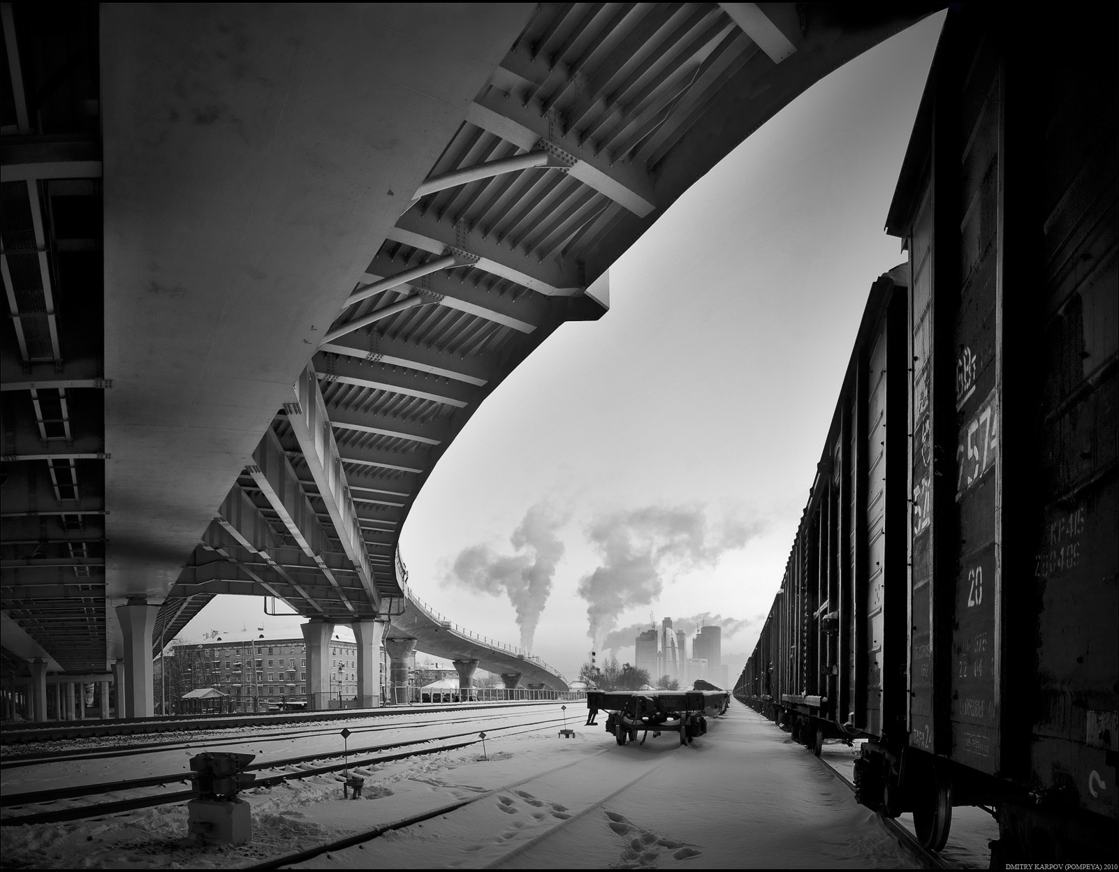 hiver neige noir et blanc chemin de fer wagons pont