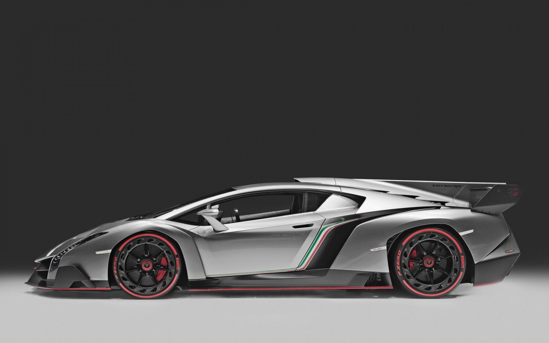 lamborghini veneno вид сзади плавник цвета италия флаг