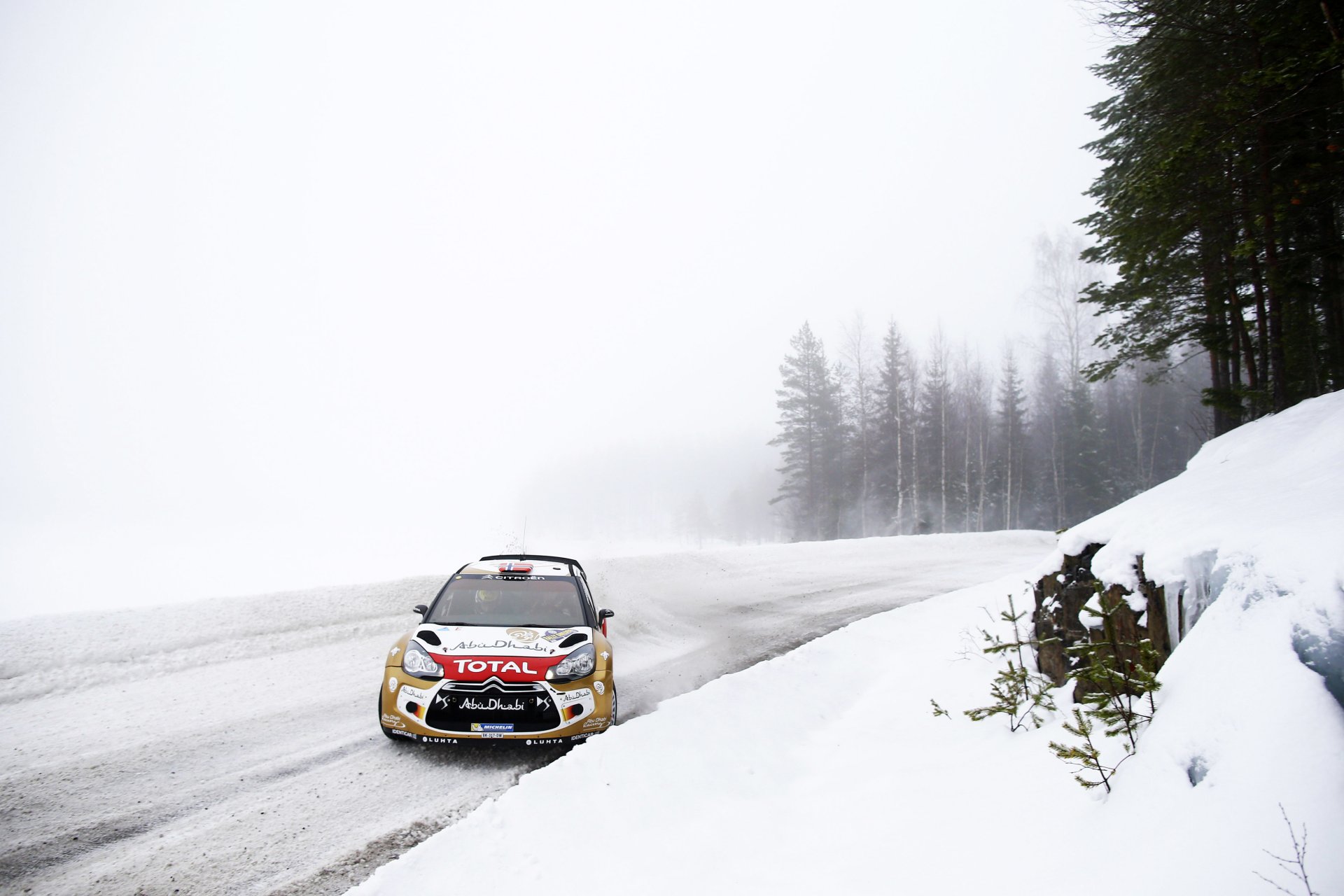 citroen ds3 wrc rally rally coche deporte auto delantero completo invierno nieve frío bosque derrape