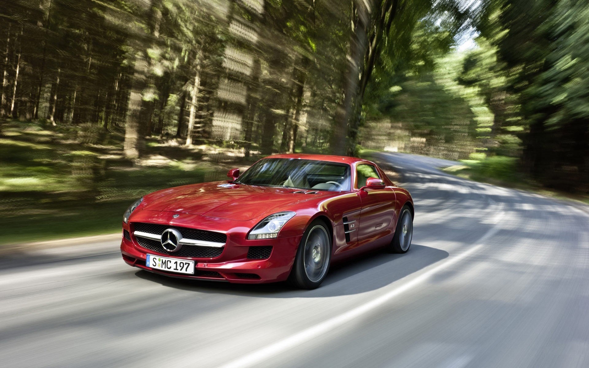 rápido coche mercedes rojo