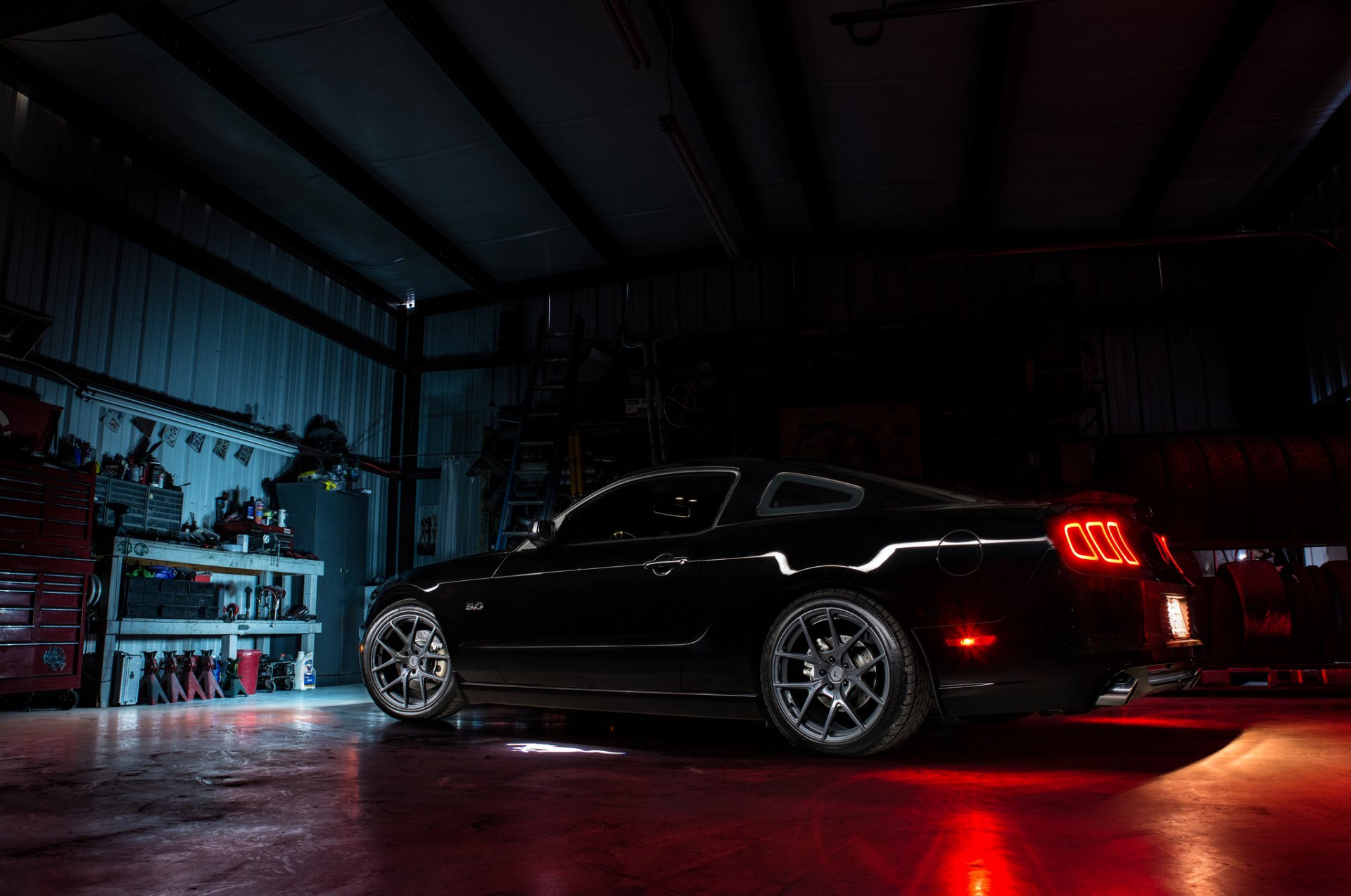 ford mustang gt noir fordnoir vue arrière pied lumière