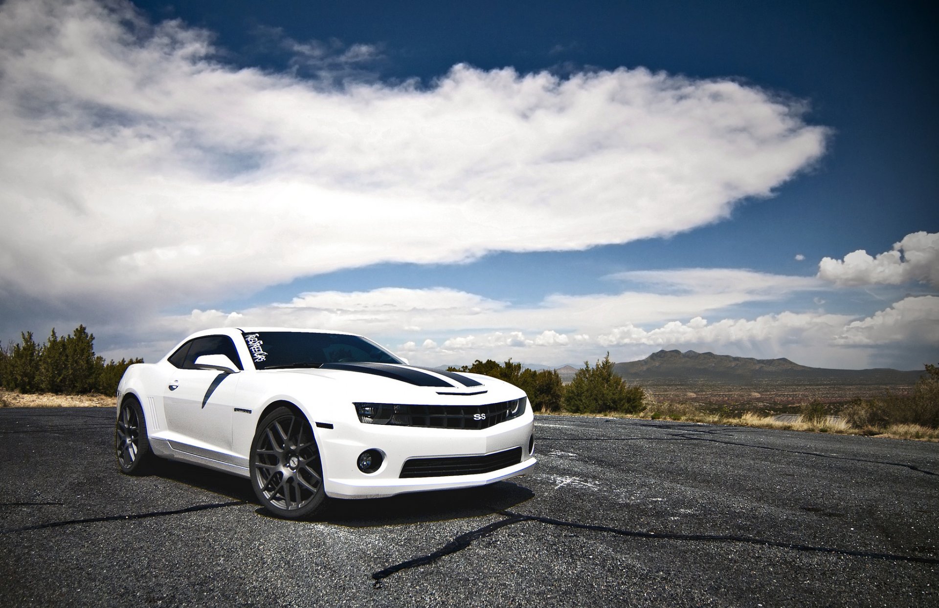 chevrolet camaro ss blanc chevrolet camaro montagnes nuages