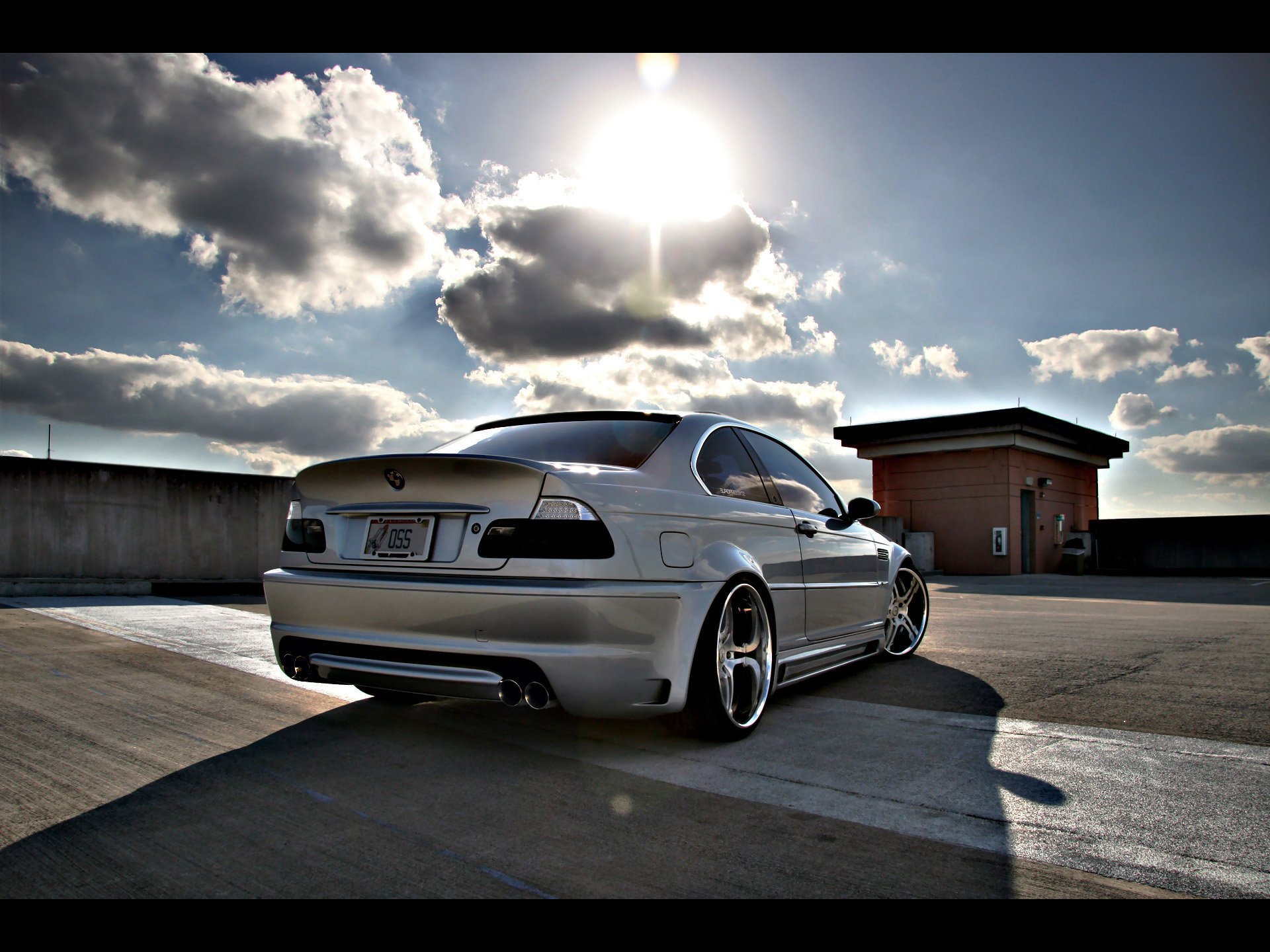 bmw tuning toit parking voitures voitures véhicules transport auto ciel soleil nuages bmw voiture argentée parking clôture ombre jour construction véhicules