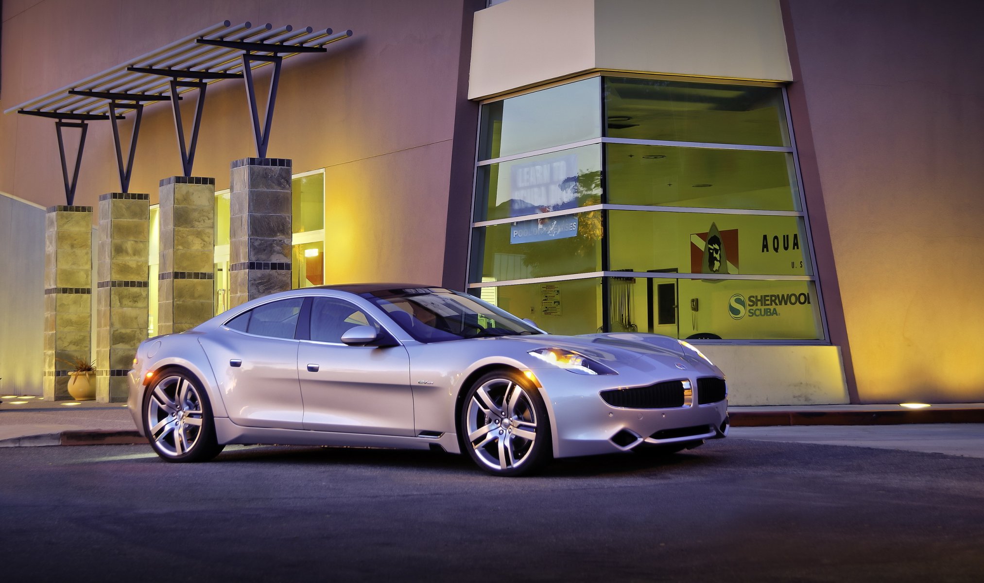 fisker karma de los coches máquina auto coche plata edificio