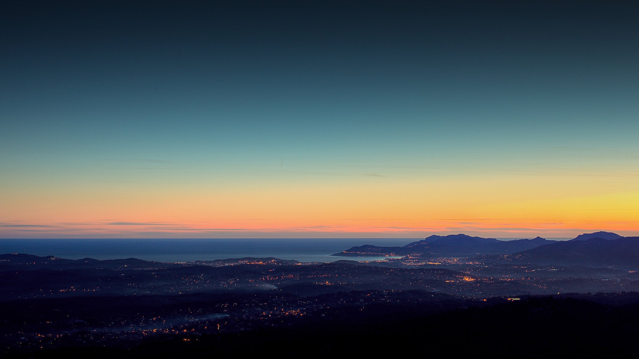 full hd 2560x1440 landschaft panorama häuser foto nacht lichter städte abend ansicht horizont himmel sonnenuntergang full hd lichter der städte nachthimmel