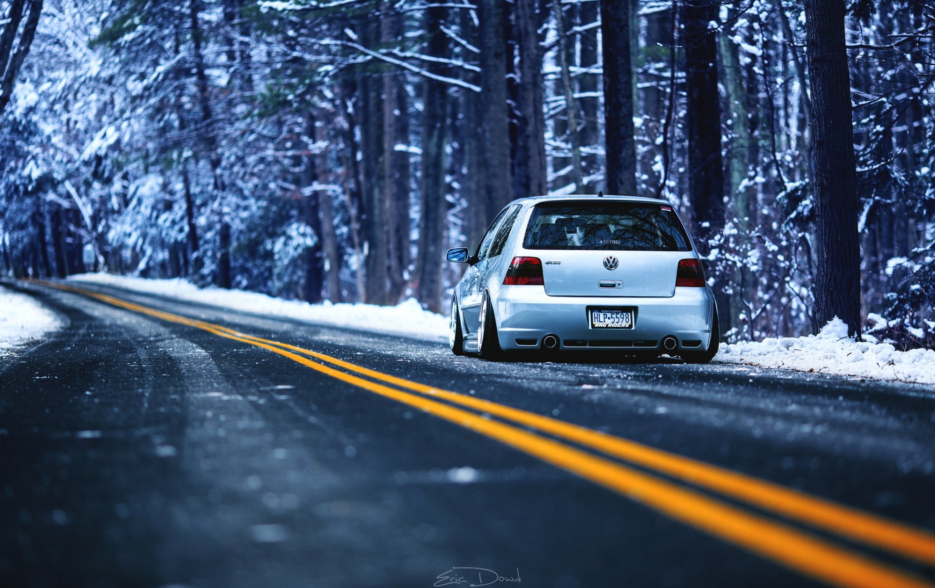 volkswagen r32 mk4 winter road counting forest