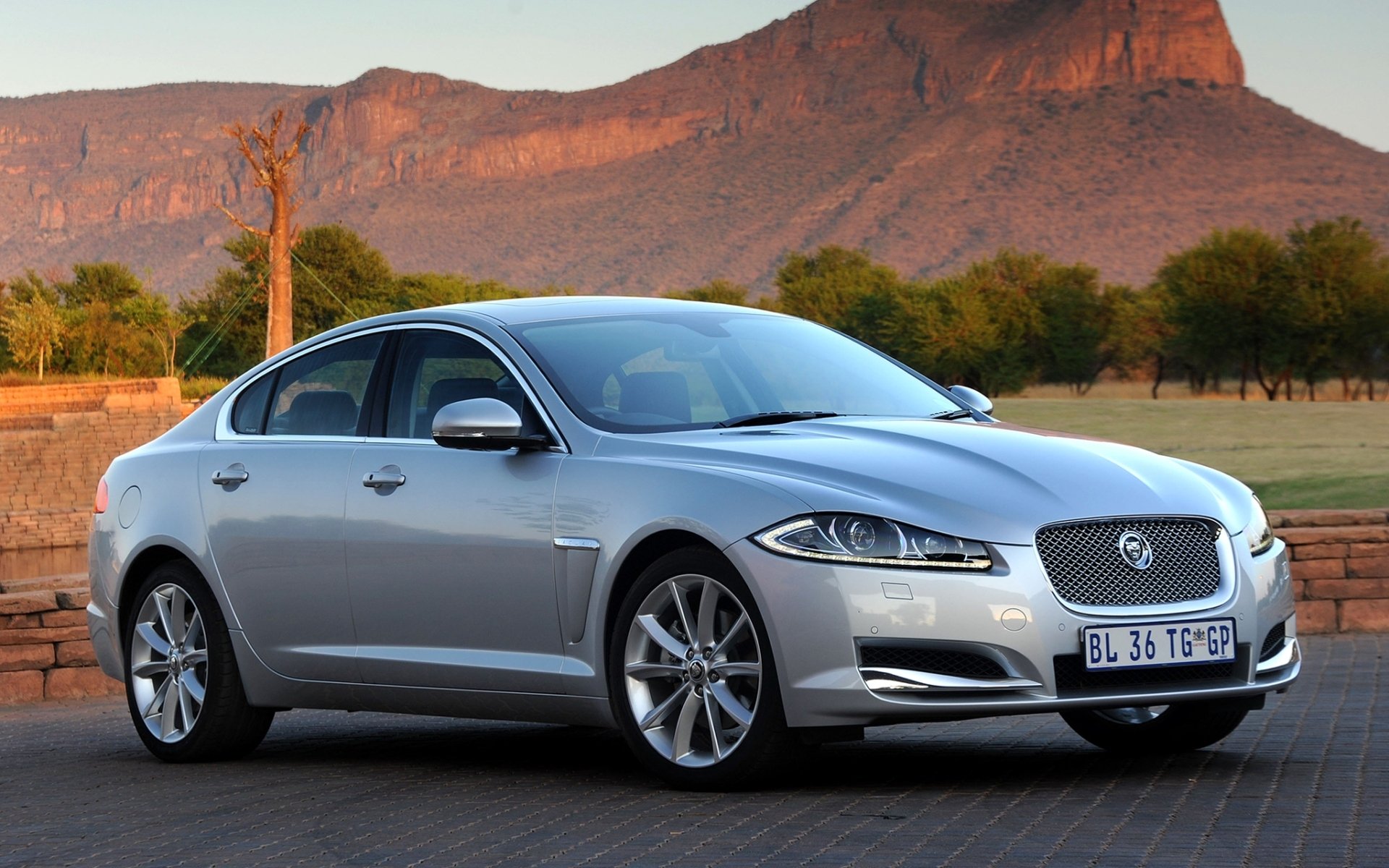 jaguar xf jaguar ixef sedan silver.front end rock background