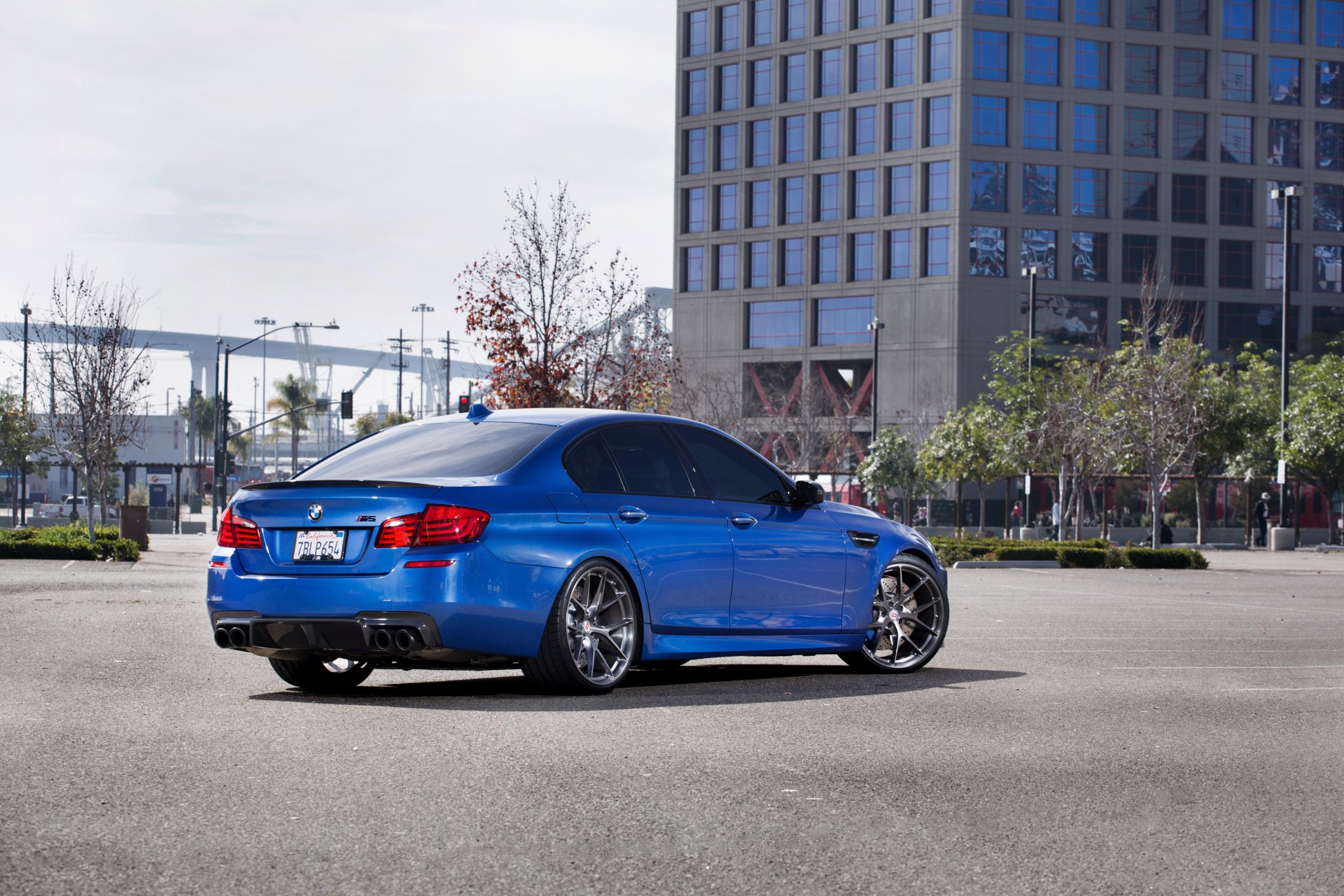 bmw m5 f10 monte-carlo-blau bmw blau rückseite schatten reflexion