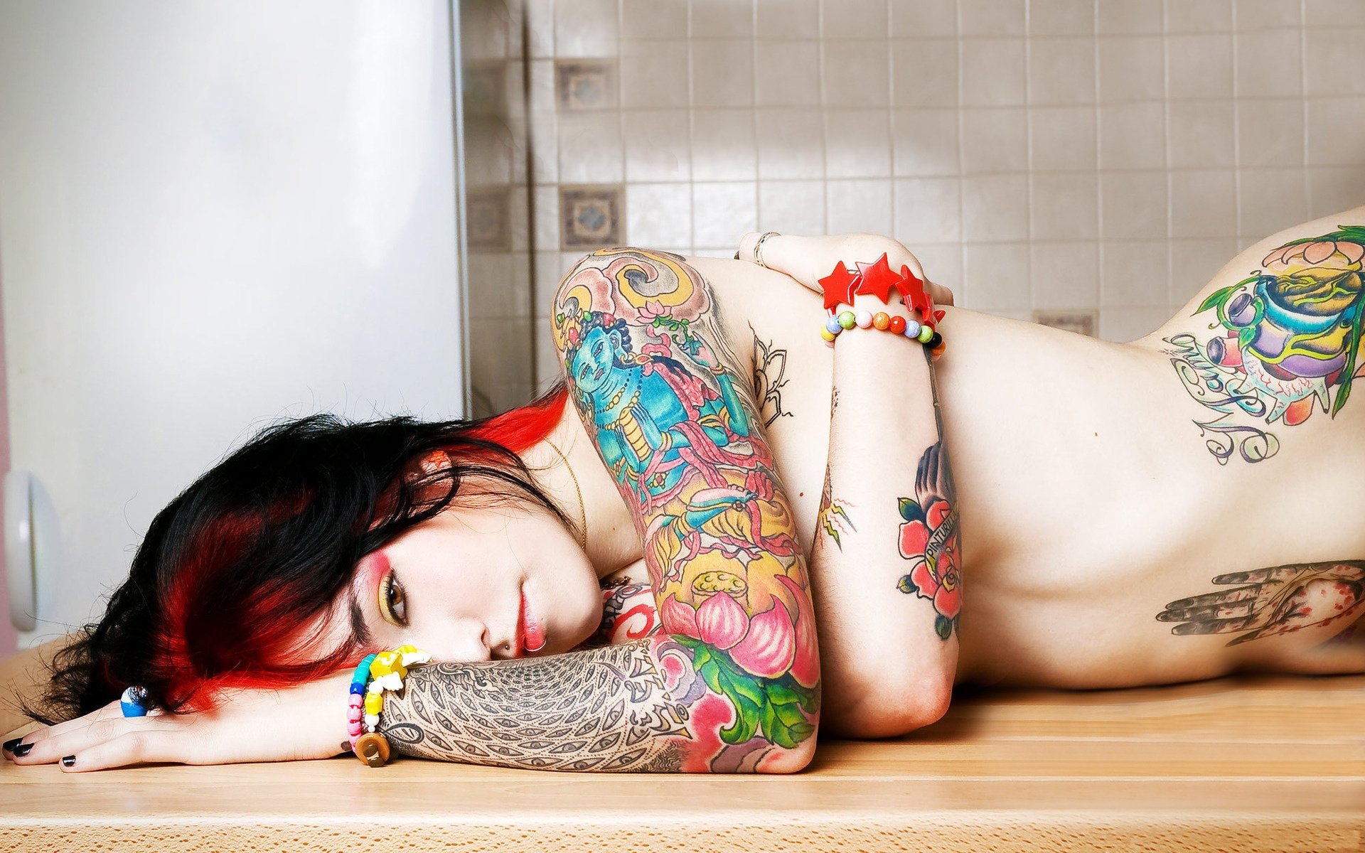 black and red hair pressure ring tattoo chain erotic bracelets centerfolds girls look sexy brunette