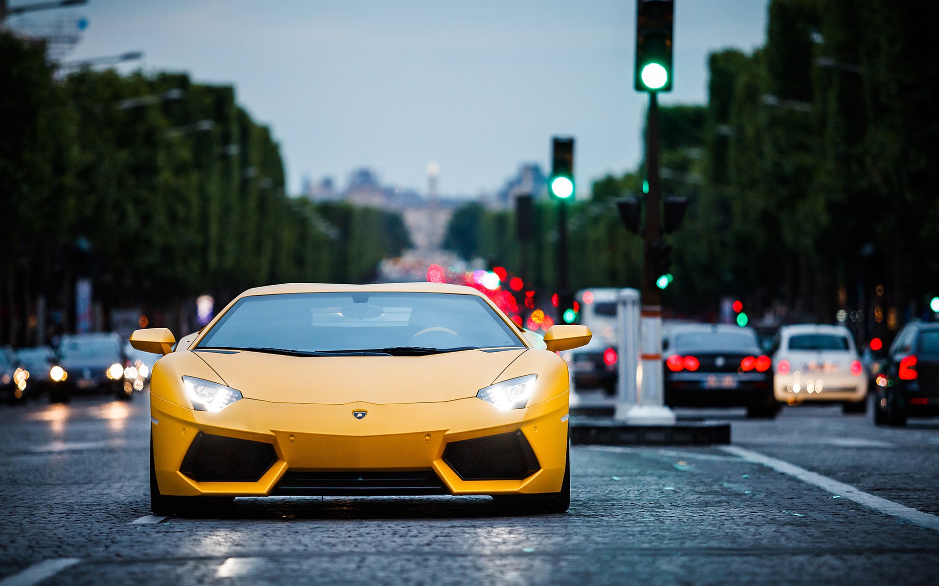 lamborghini aventador желтый париж