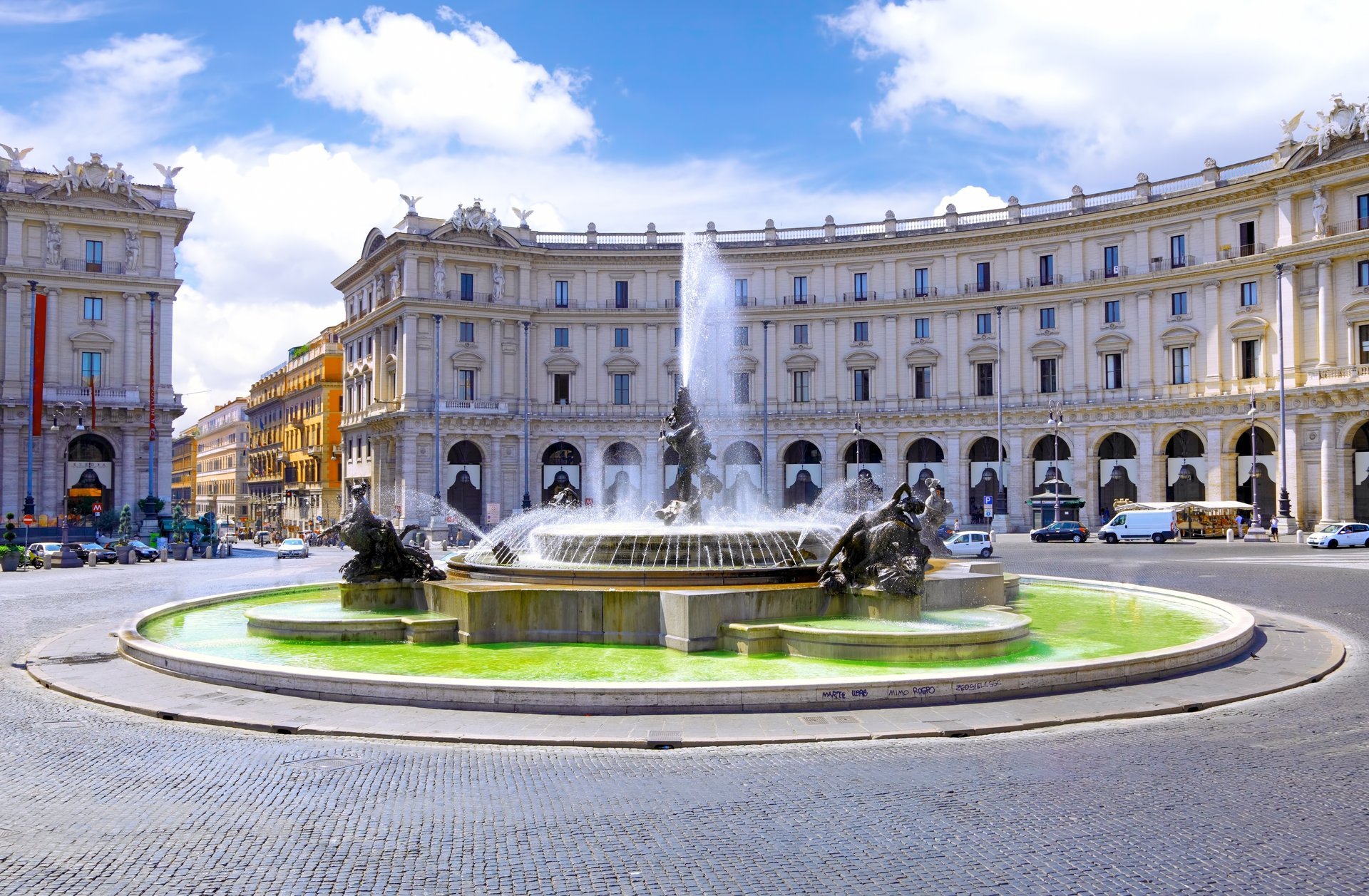 włochy fontanna najad plac republiki rzym włochy rzym budynki architektura chmury auto plac centrum miasta fontanny