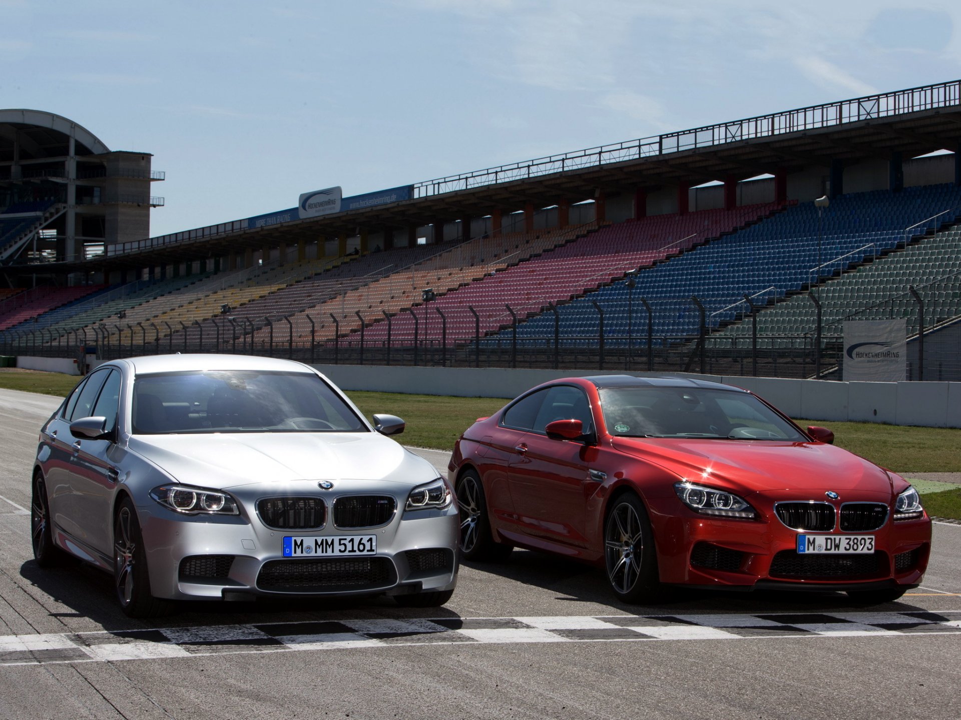 bmw m5 y bmw m6 carro doble concurso de paquetes coches pista vista frontal