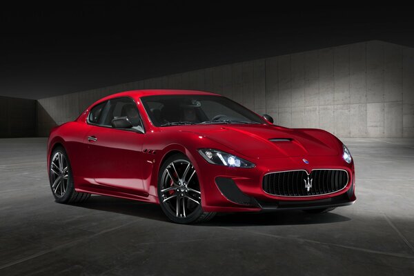 Maserati grandturismo kolor czerwony