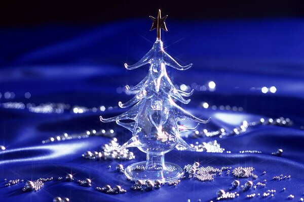 Albero di Natale in vetro su tessuto blu