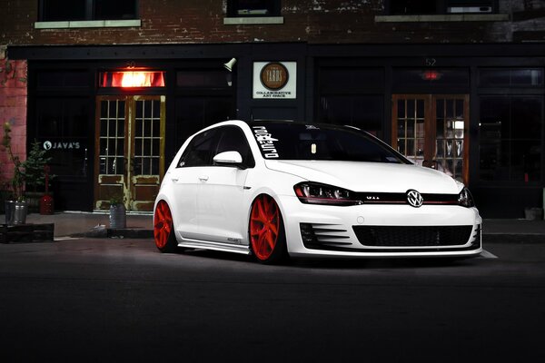 Volkswagen golf white Car wallpaper