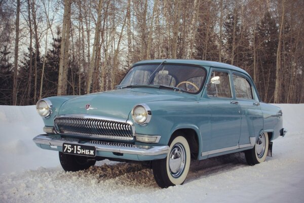 Légende de l URSS gaz 21 sur une route enneigée