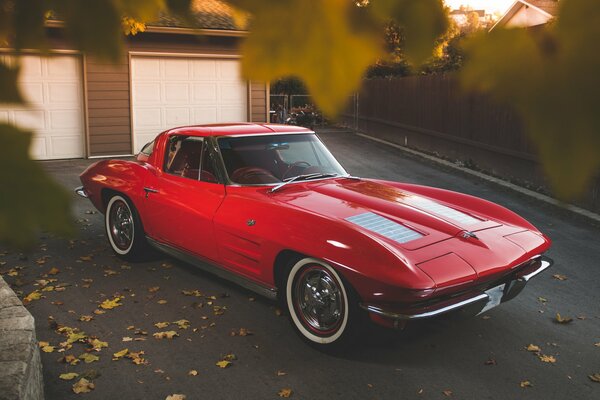 Rojo elegante chevrolet Corvette stingray