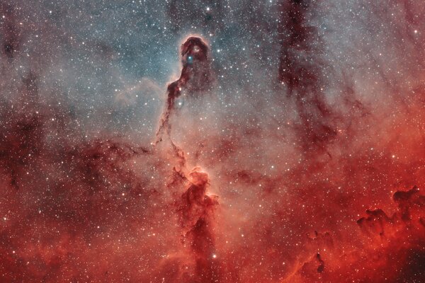 Галактический туман созвездие в красном цвете