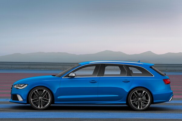 Vista laterale Audi wagon blu