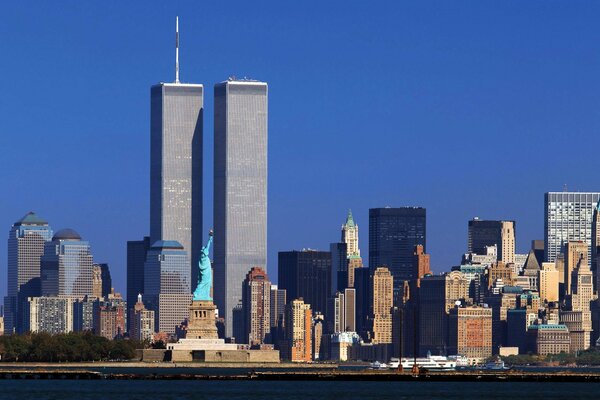 Wieżowce Twin Towers w mieście