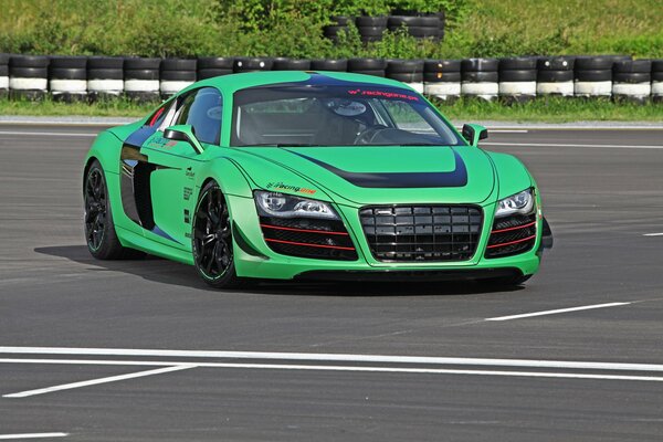 Da corsa Audi R8 verde chiaro tuning