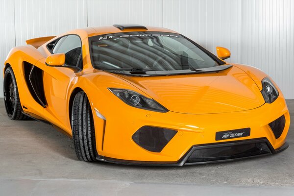 Supercar jaune mclaren mp4-12C mp4-12C