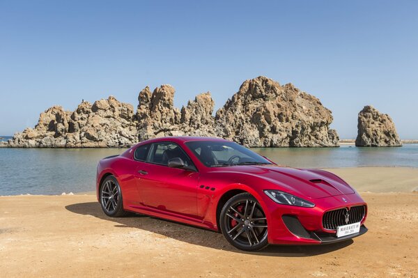 Maserati granturismo 2014 modelo rojo