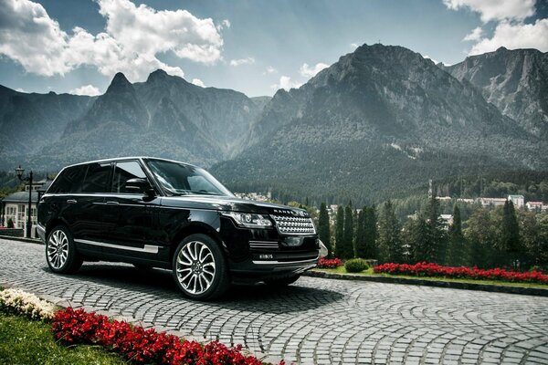 Range rover black in the middle of the landscape of the mountains