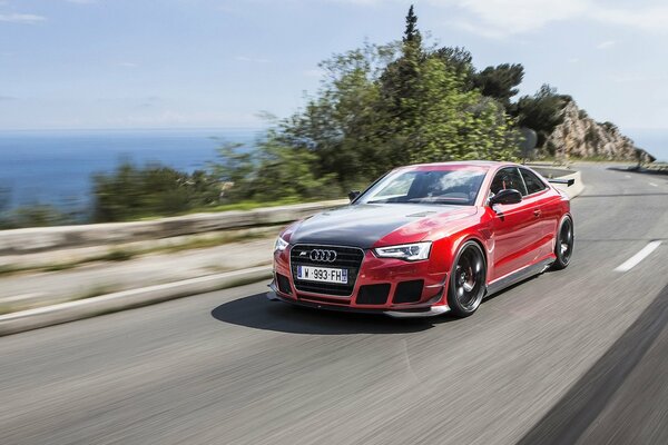 Tuning Audi Monte sur la route à la vitesse