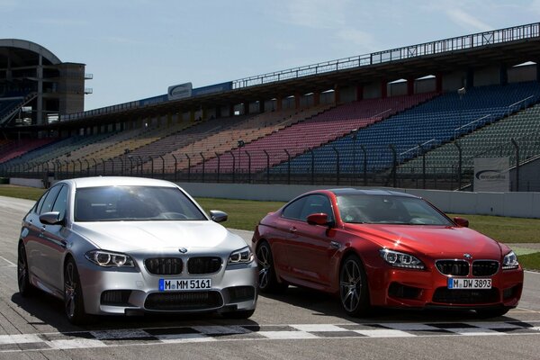 Auto di classe BMW. BMW m5 e BMW M6. Vista frontale