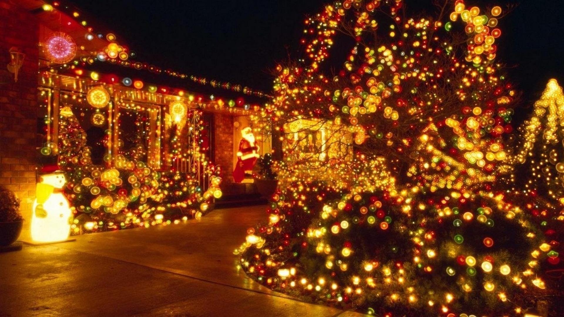 ville nouvel an arbre de noël vacances père noël lumières éblouissement décoration boules magasins vitrines bâtiments rue nuit santaclaus guirlande