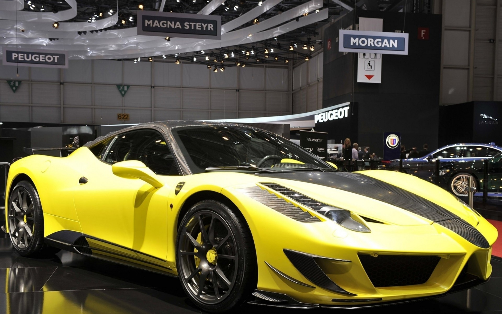 auto salone ferrari giallo