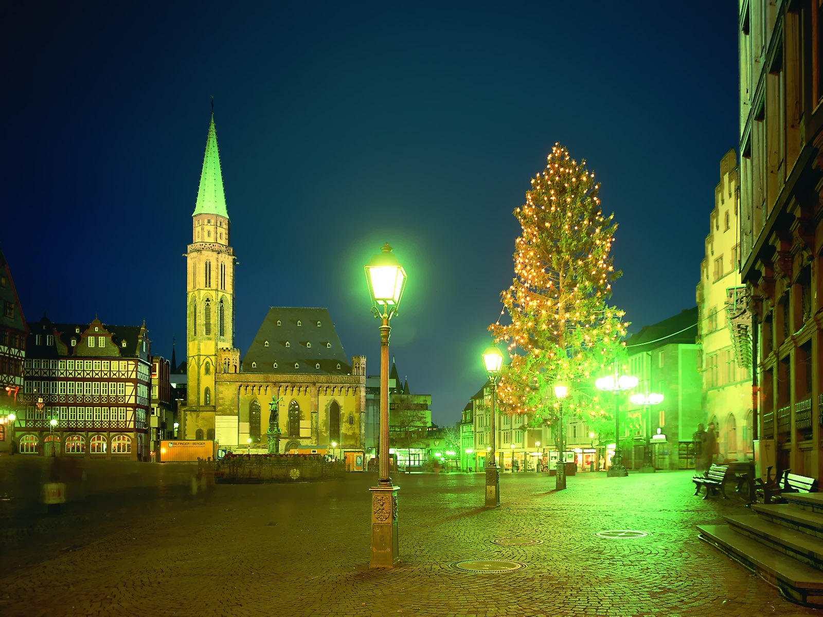 nuit ville lanternes arbres maisons