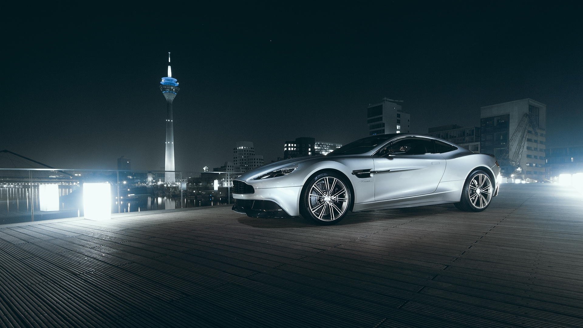 aston martin vanquish v12 turm stadt nigth supersportwagen