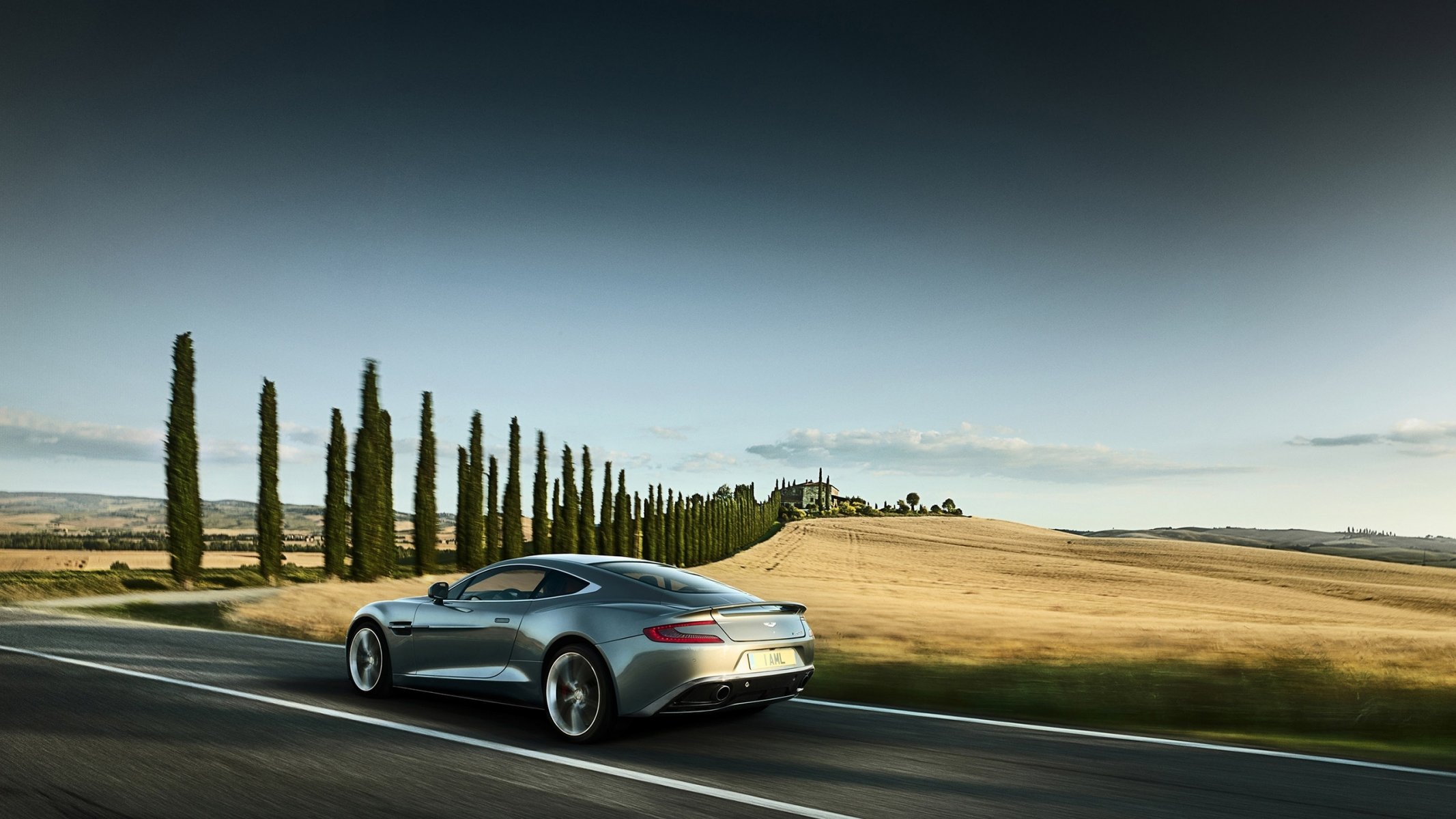 aston martin vanquish voiture auto beauté puissance perfection mouvement vitesse